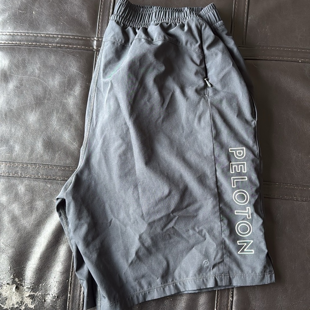 Men’s Peloton lined shorts - size L